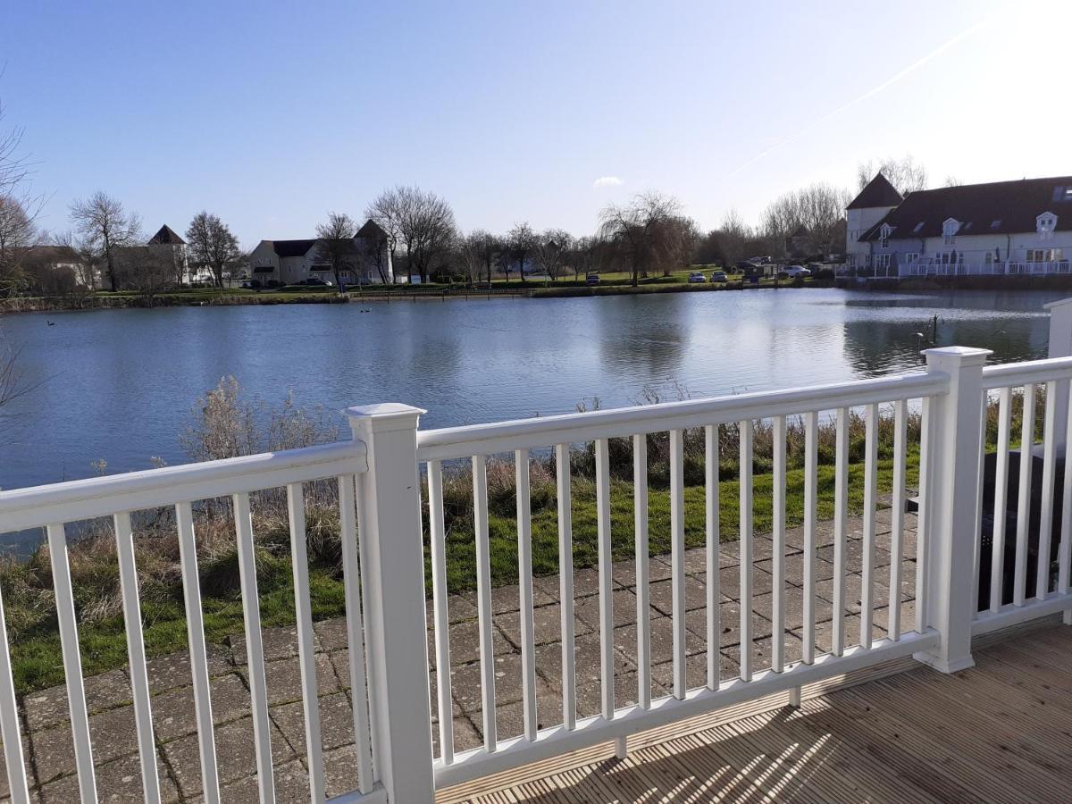 Nyhavn Lakeside Cottage Cirencester Exteriör bild