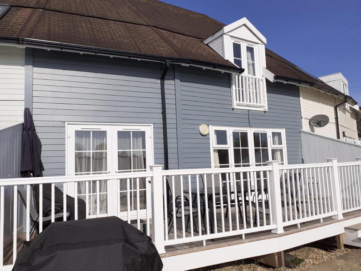 Nyhavn Lakeside Cottage Cirencester Exteriör bild