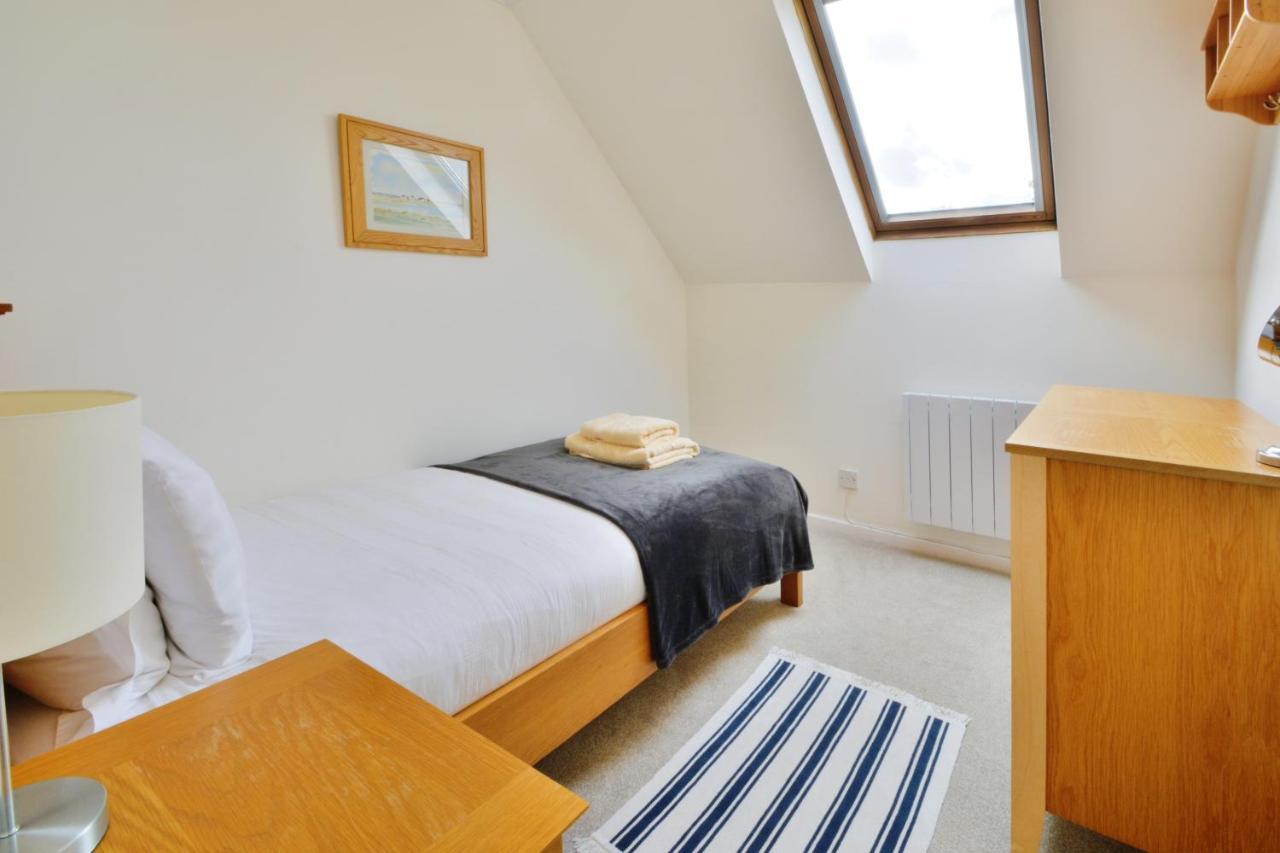 Nyhavn Lakeside Cottage Cirencester Exteriör bild