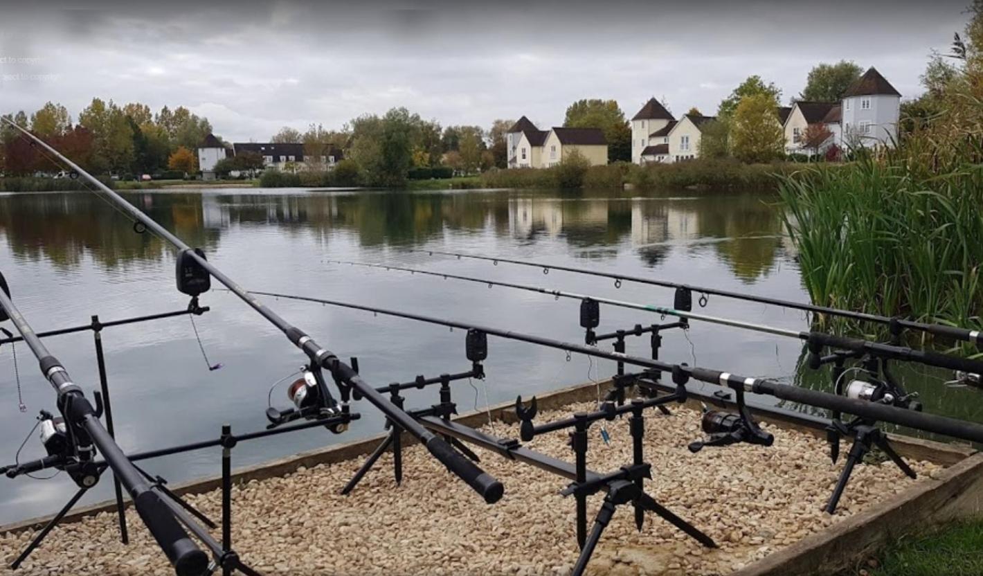 Nyhavn Lakeside Cottage Cirencester Exteriör bild