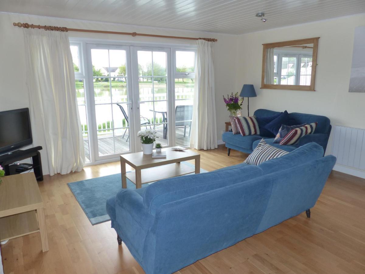 Nyhavn Lakeside Cottage Cirencester Exteriör bild
